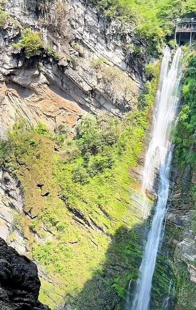 华蓥市警方介入女游客高空秋千坠亡